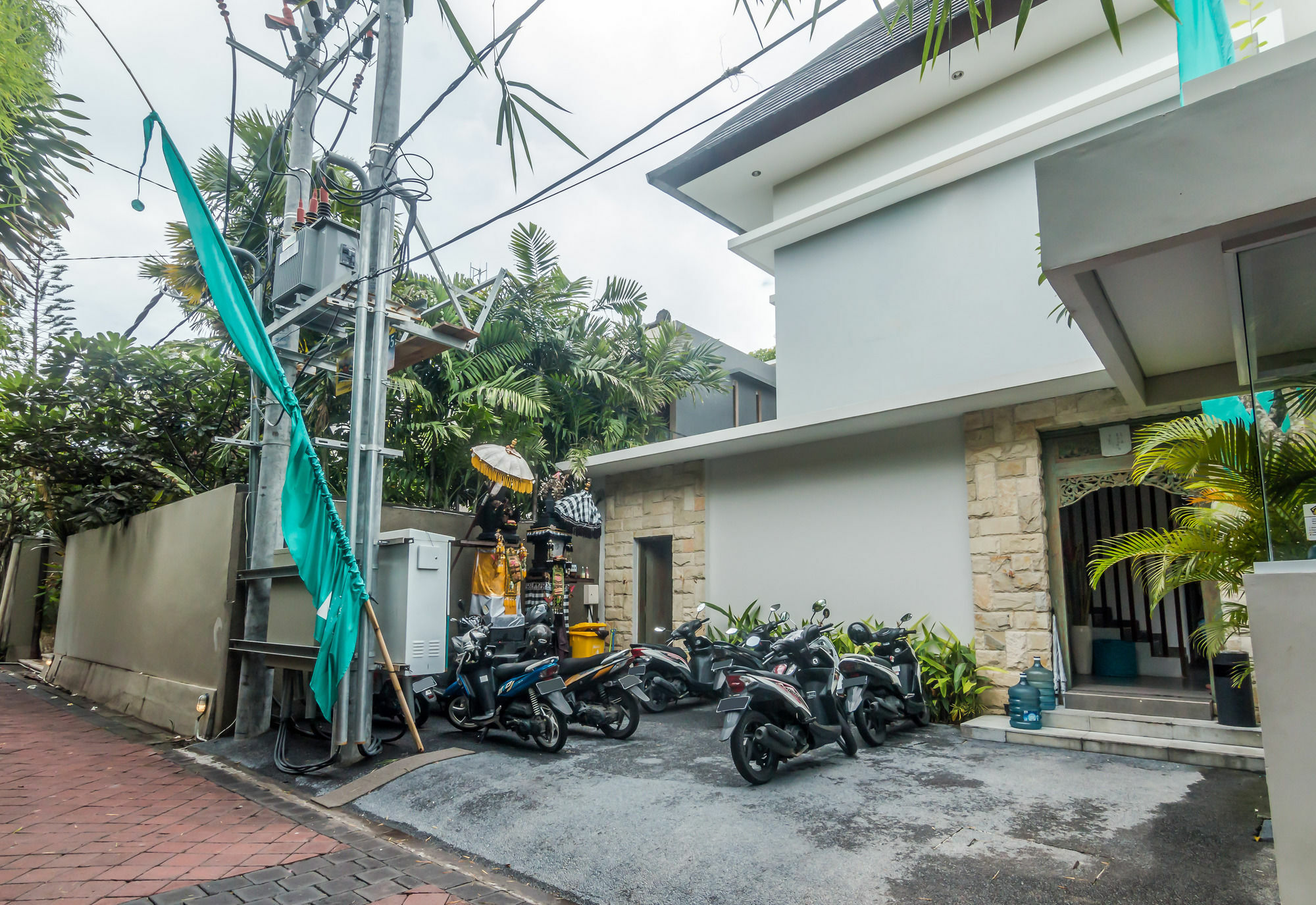 Zen Rooms Seminyak Kayu Jati Buitenkant foto